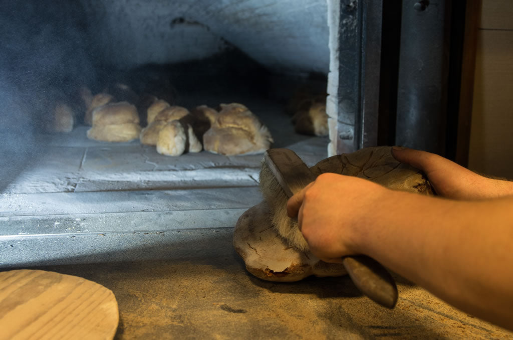 Pane di Matera - The Big Bread of Matera Presidio slow food - Stella Italiana